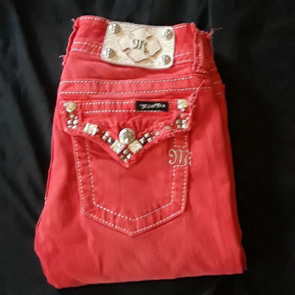 Red Miss Me skinny jeans, size 25